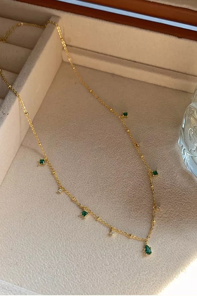 Colier cu pandantive verzi smarald, argint placat cu aur, Efyra